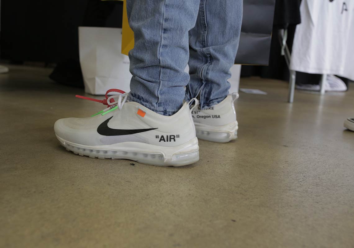Sneaker Con Dallas On Foot 4