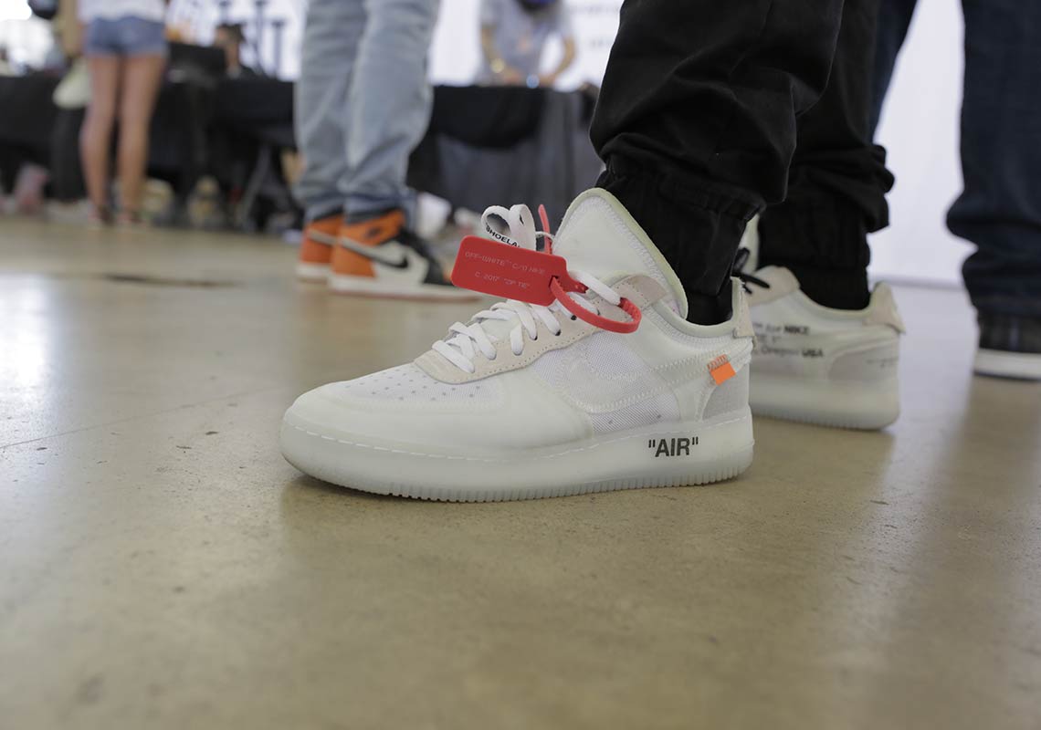 Sneaker Con Dallas On Foot 7