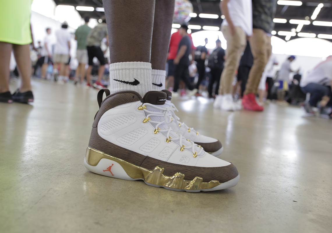 Sneaker Con Dallas On Foot 8