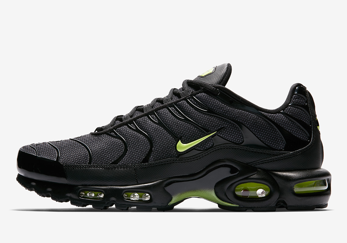 Nike Adds An Air Max Plus To Its "Night Ops" Pack