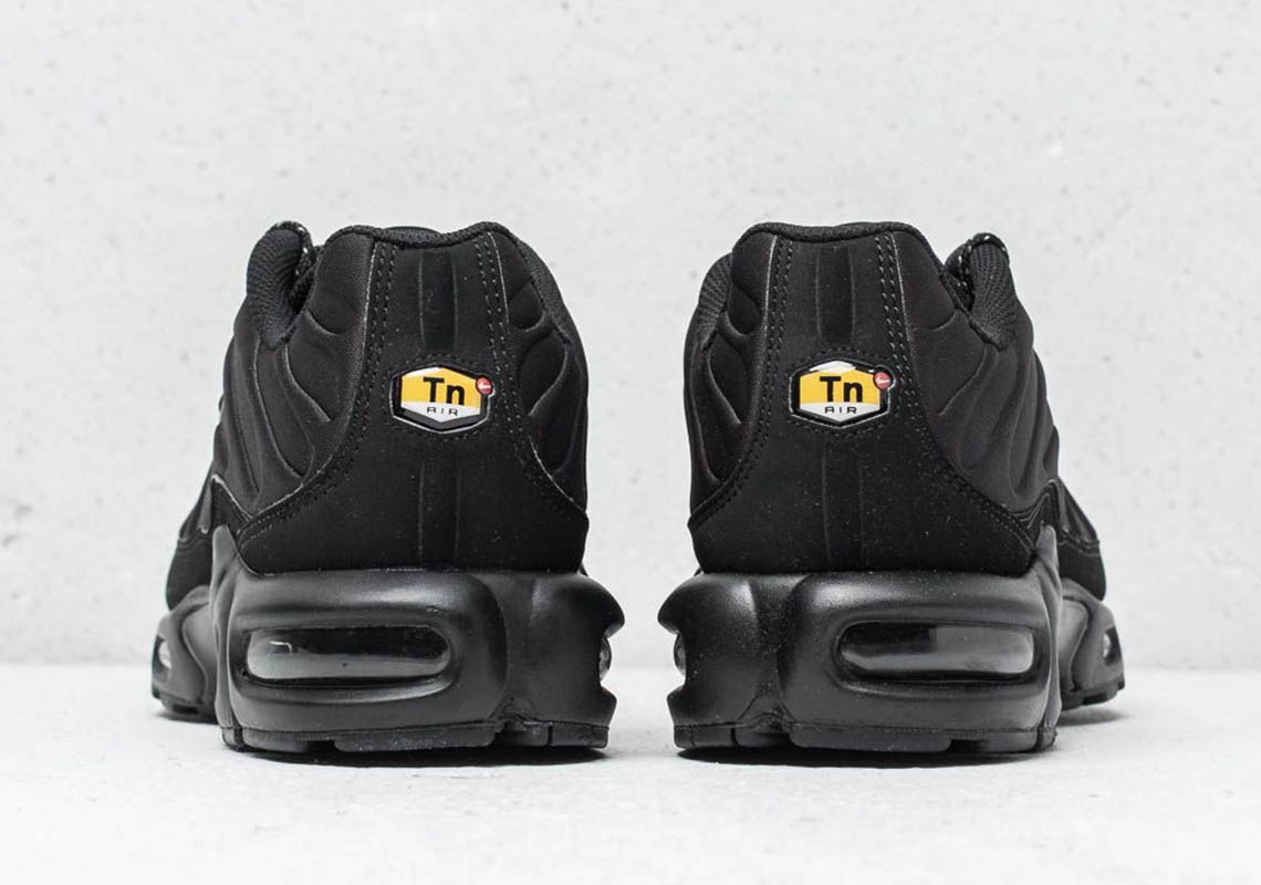 Nike Air Max Plus Se Triple Black 3