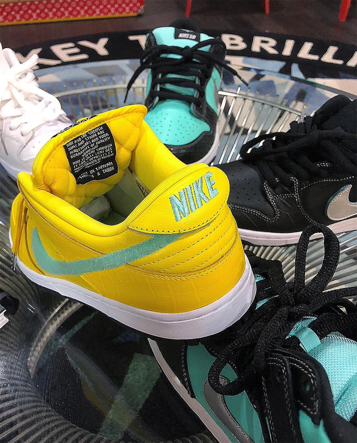 Nike Sb Dunk Diamond Yellow 4