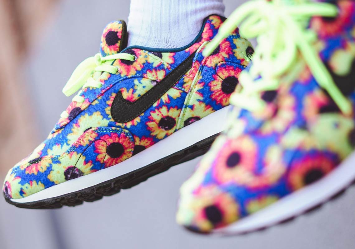 Nike Outburst Wmns Floral Aj8299 300 5