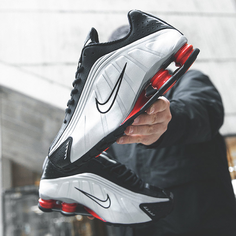 Nike Shox R4 Black Silver 4