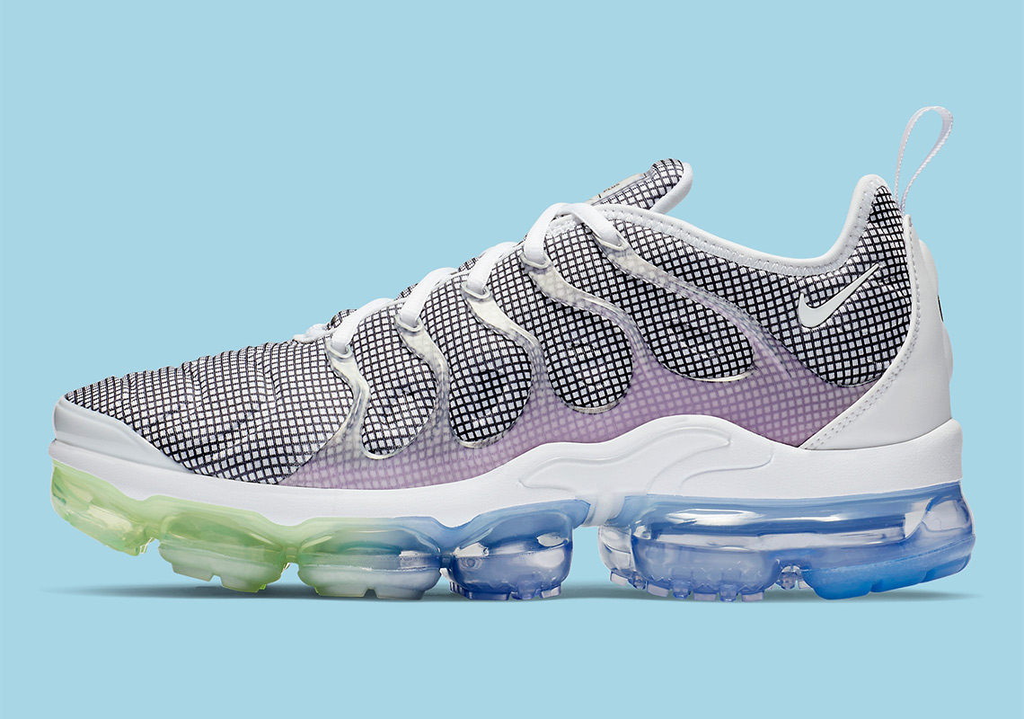 Nike's Vapormax Plus Arrives With More Grid Patterns and Gradients