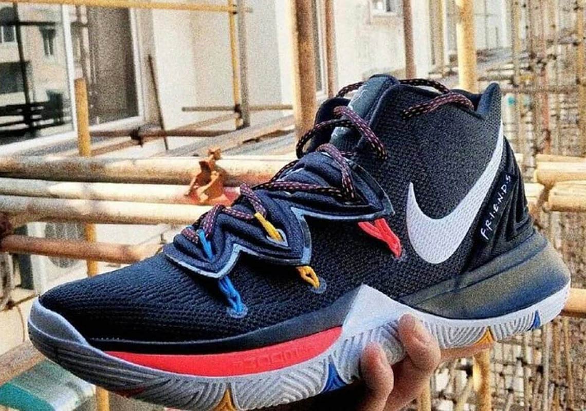 Nike Kyrie 5 Friends 4