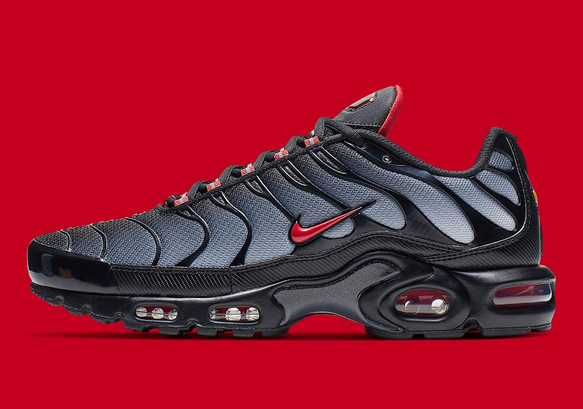 More Gradient Uppers Appear On The Nike Air Max Plus