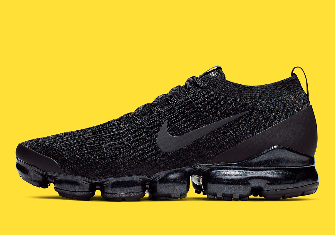 Detailed Look At The Nike Vapormax Flyknit 3.0 "Triple Black"