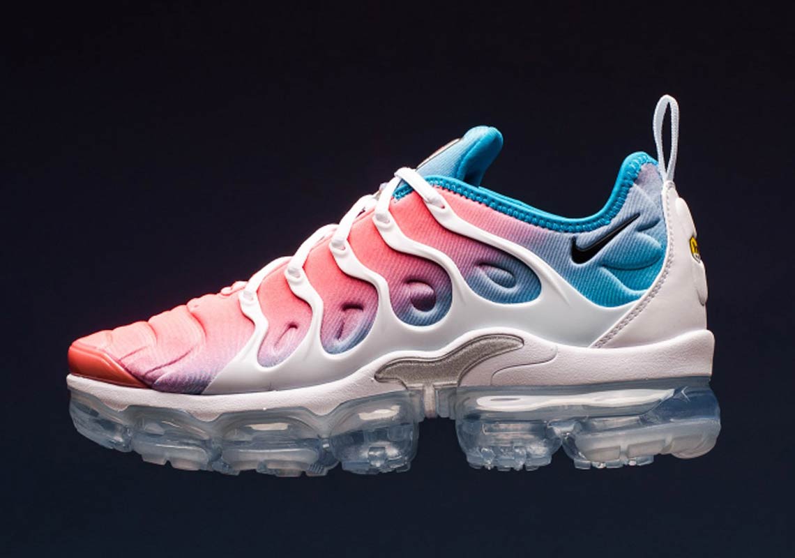 The “Pink Sea” Gradient Arrives On The Nike Vapormax Plus