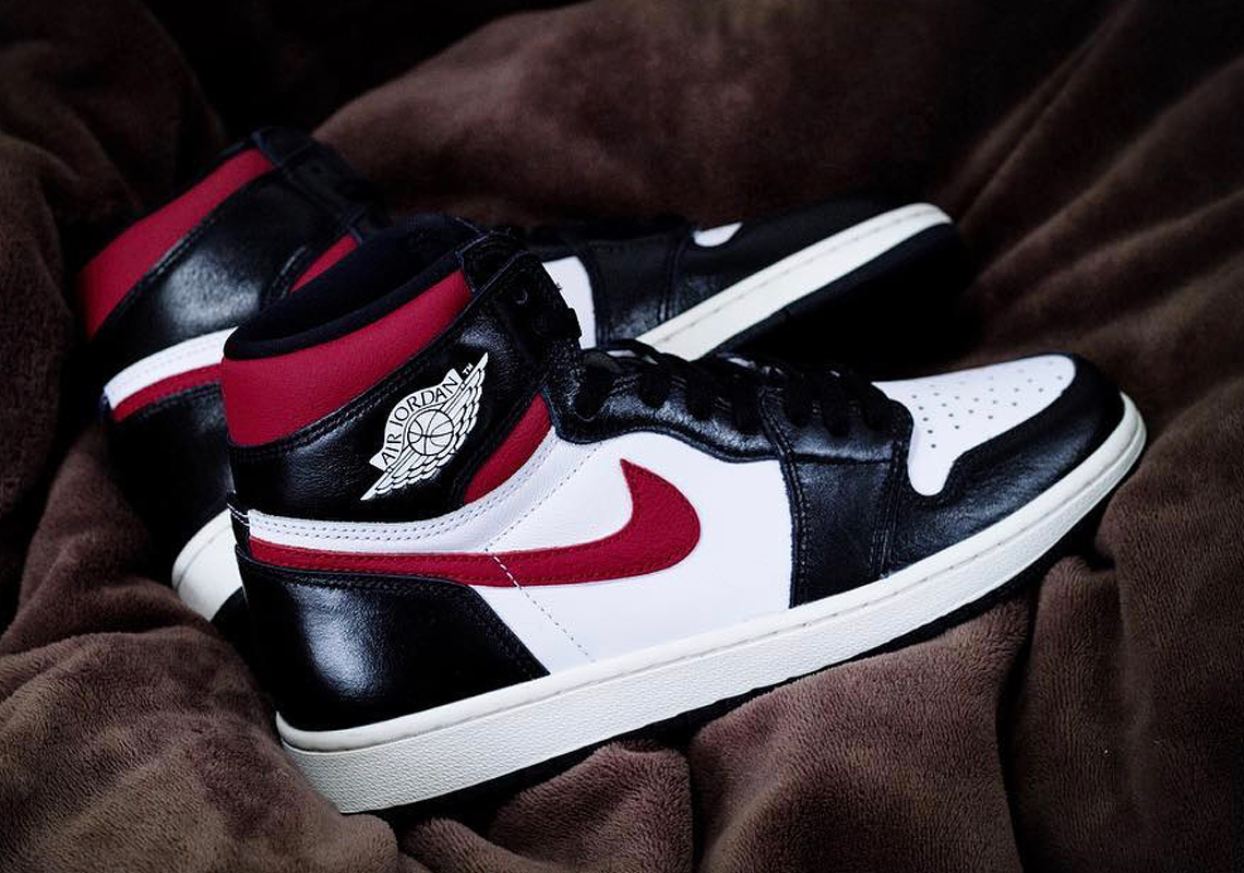 Detailed Look At The Air Jordan 1 Retro High OG "Gym Red"