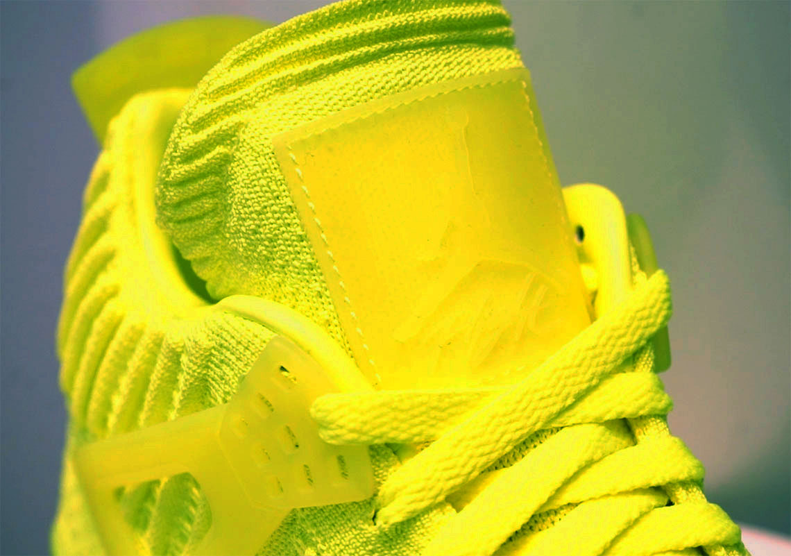 Flyknit Jordan 4 Retro Volt 1