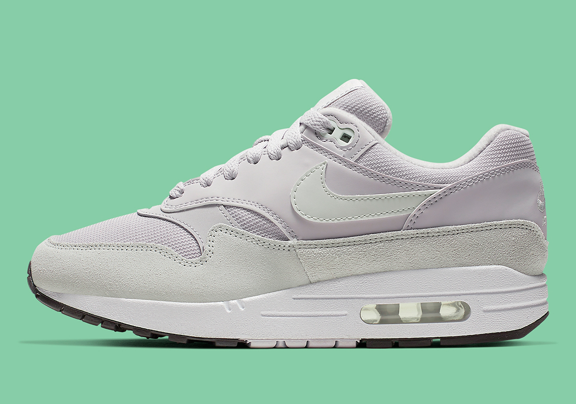 Fresh Spruce Tones Grace This Women's Nike Air Max 1