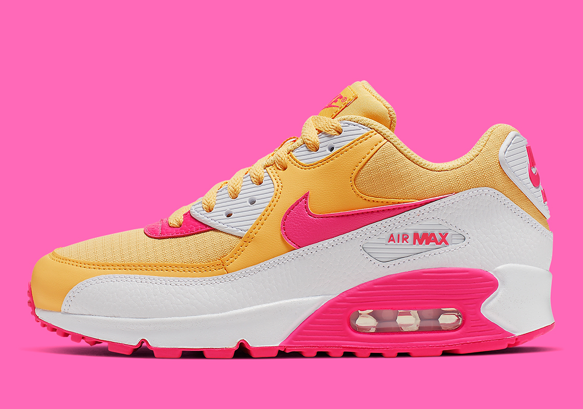 This Women’s-Only Nike Air Max 90 Features A Colorful Blend Of Topaz And Fuchsia