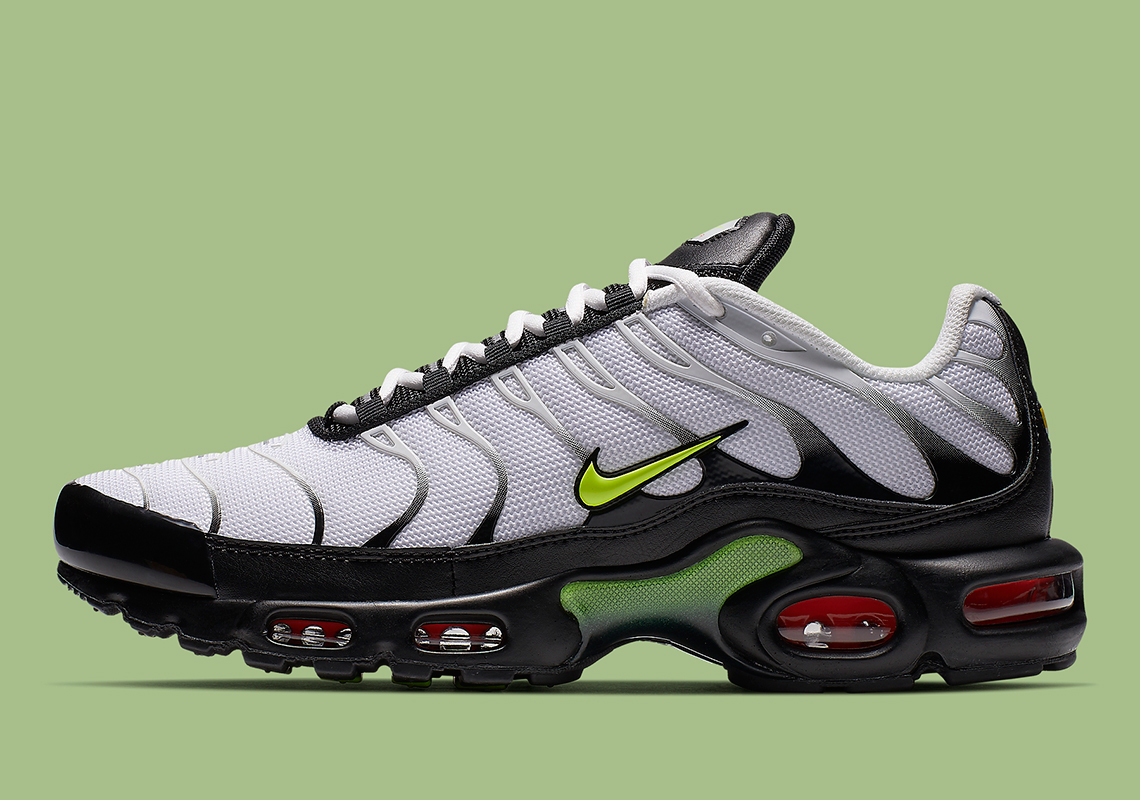 Nike Air Max Plus White Black Volt Aj2013 100 1