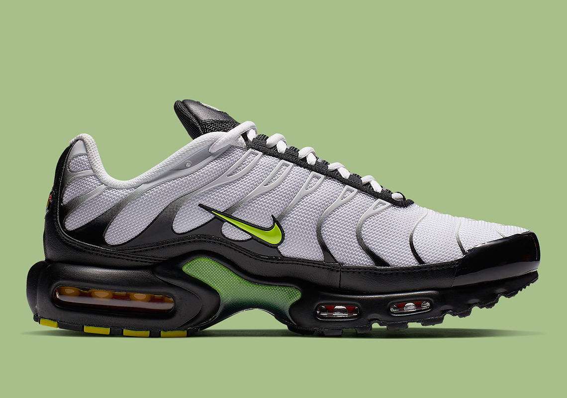 Nike Air Max Plus White Black Volt Aj2013 100 2