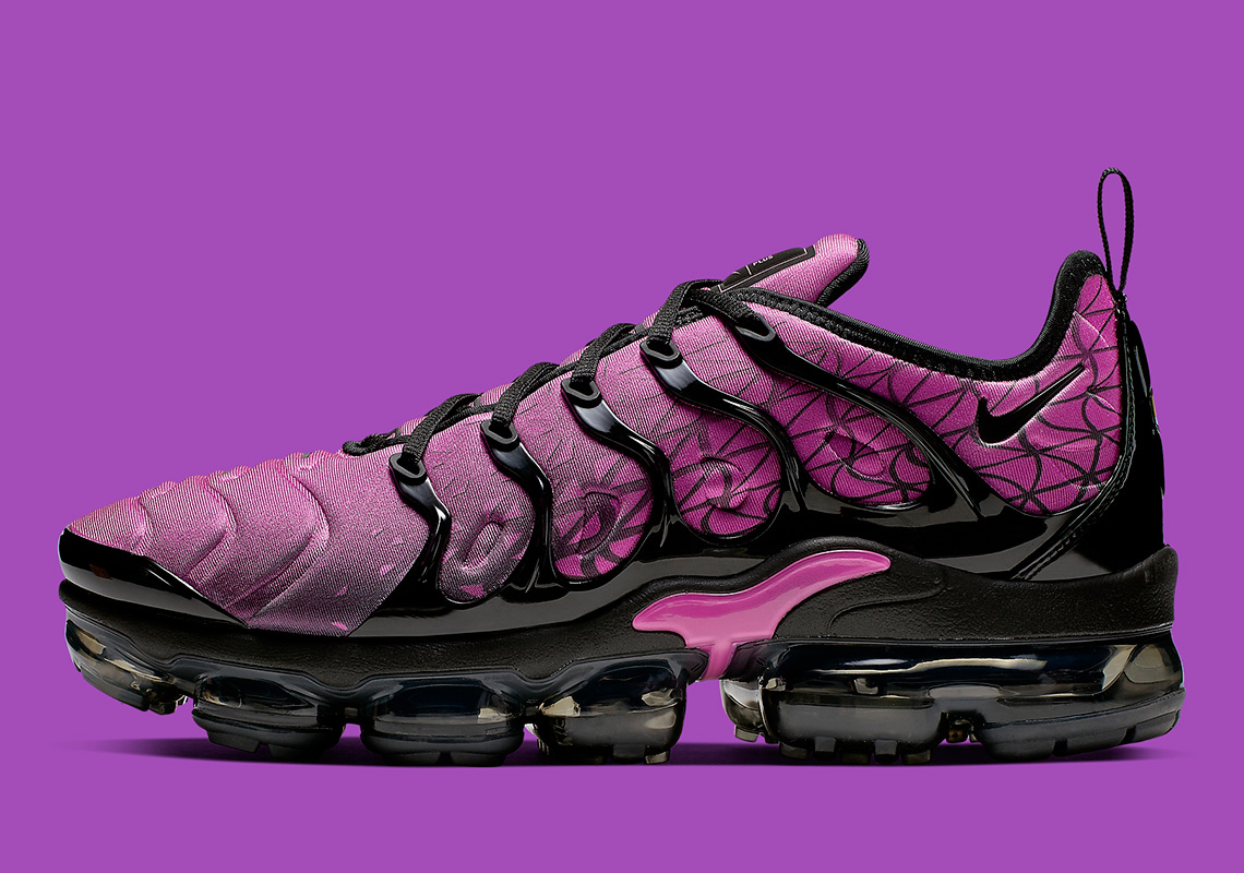 Nike Vapormax Plus "Active Fuchsia" Is Available Now