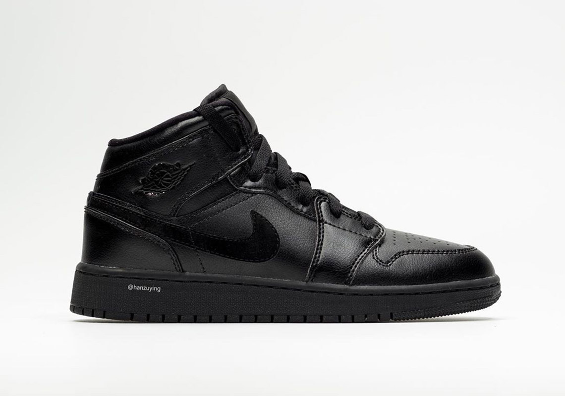 Air Jordan 1 Mid Triple Black 554725 090 3