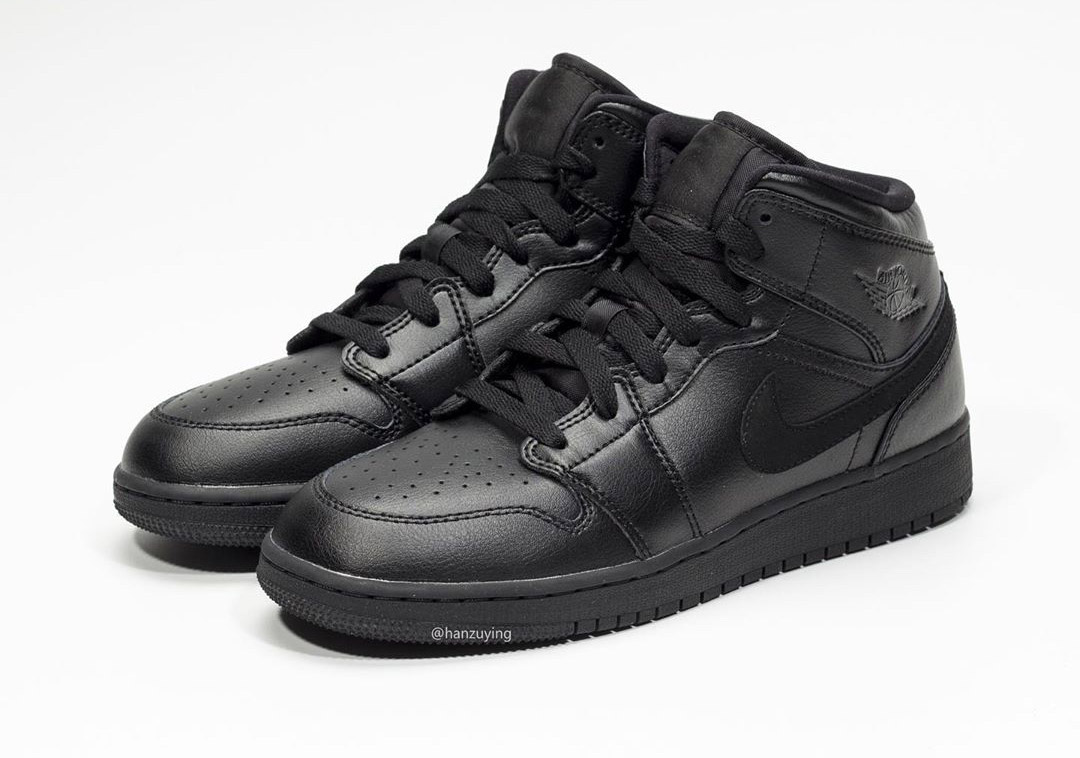 Air Jordan 1 Mid Triple Black 554725 090 5