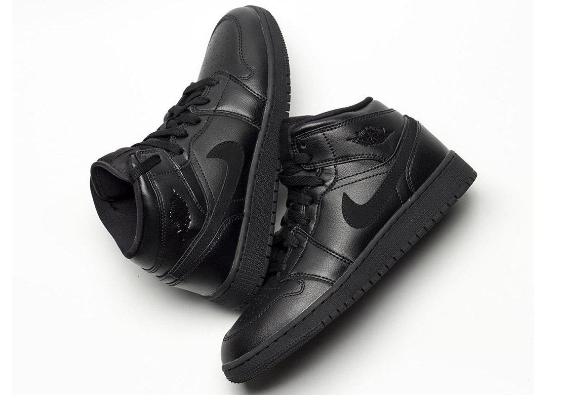 Air Jordan 1 Mid Appears In "Deep Black"