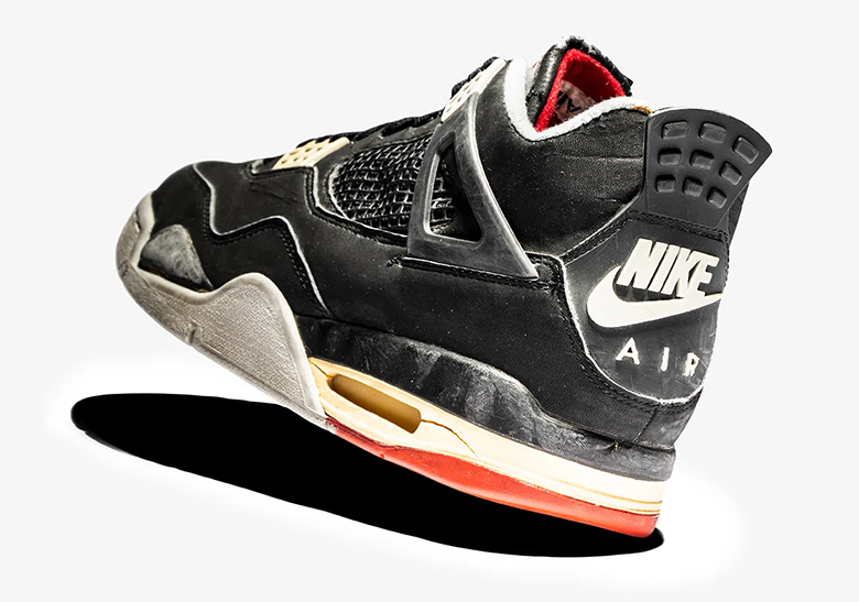 Air Jordan 4 Bred Black Cement