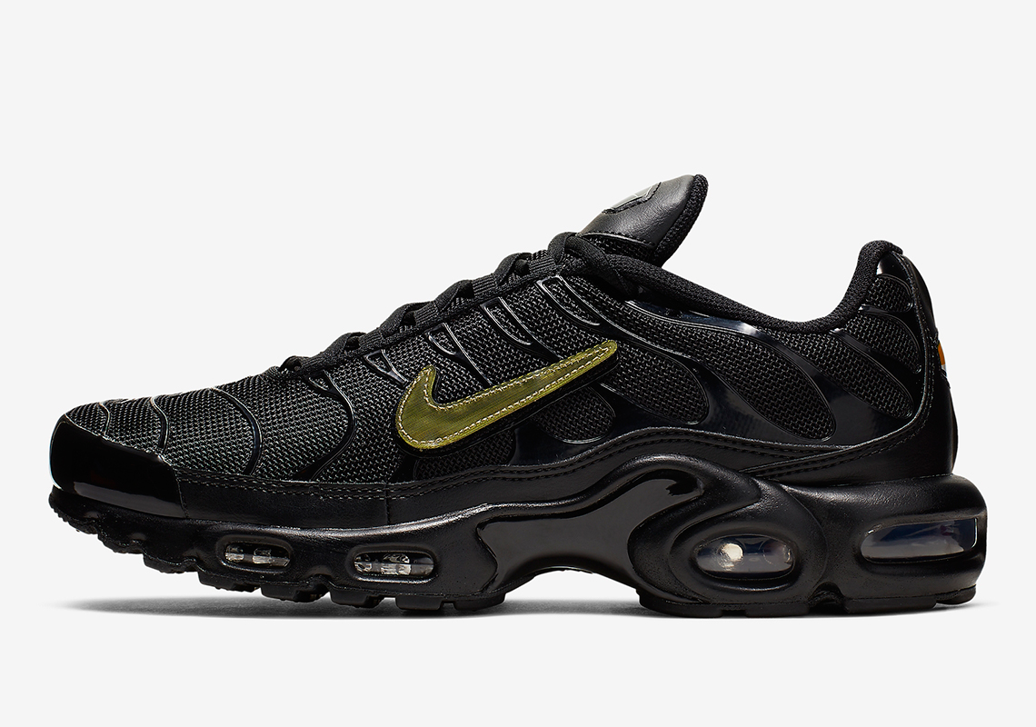 This Nike Air Max Plus Features Removable Swoosh Logos