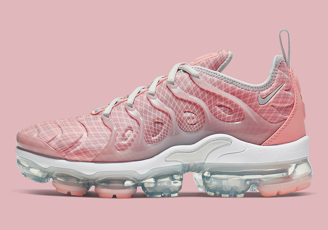 The Nike Vapormax Plus Outfits In Gridded Pink Uppers