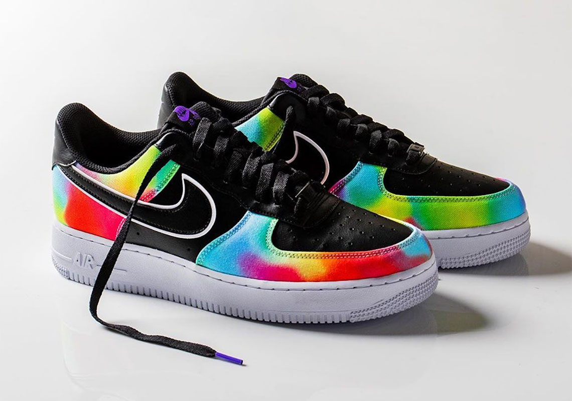 Nike Air Force 1 "Tie Dye" Releases With Black Uppers