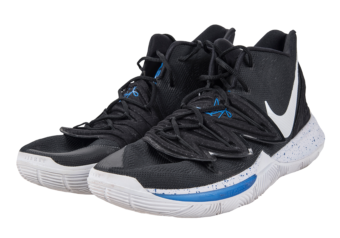 Zion Williamson Game Worn Nike Kyrie 5 Duke Auction 5