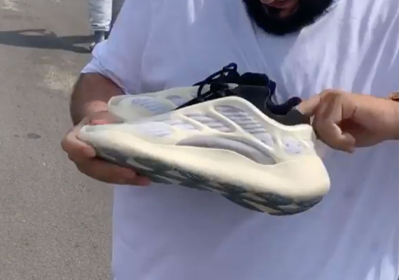 Adidas Yeezy Boost 700 V3 4