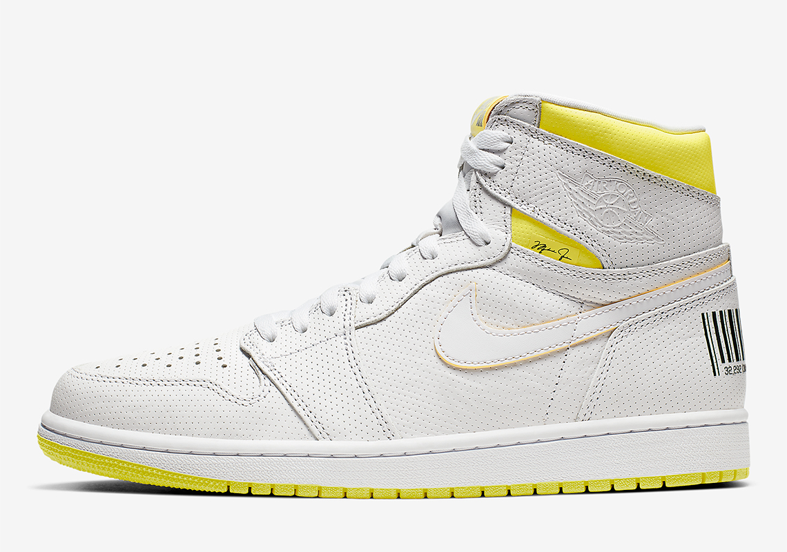 Official Images Of The Air Jordan 1 Retro High OG "First Class Flight'