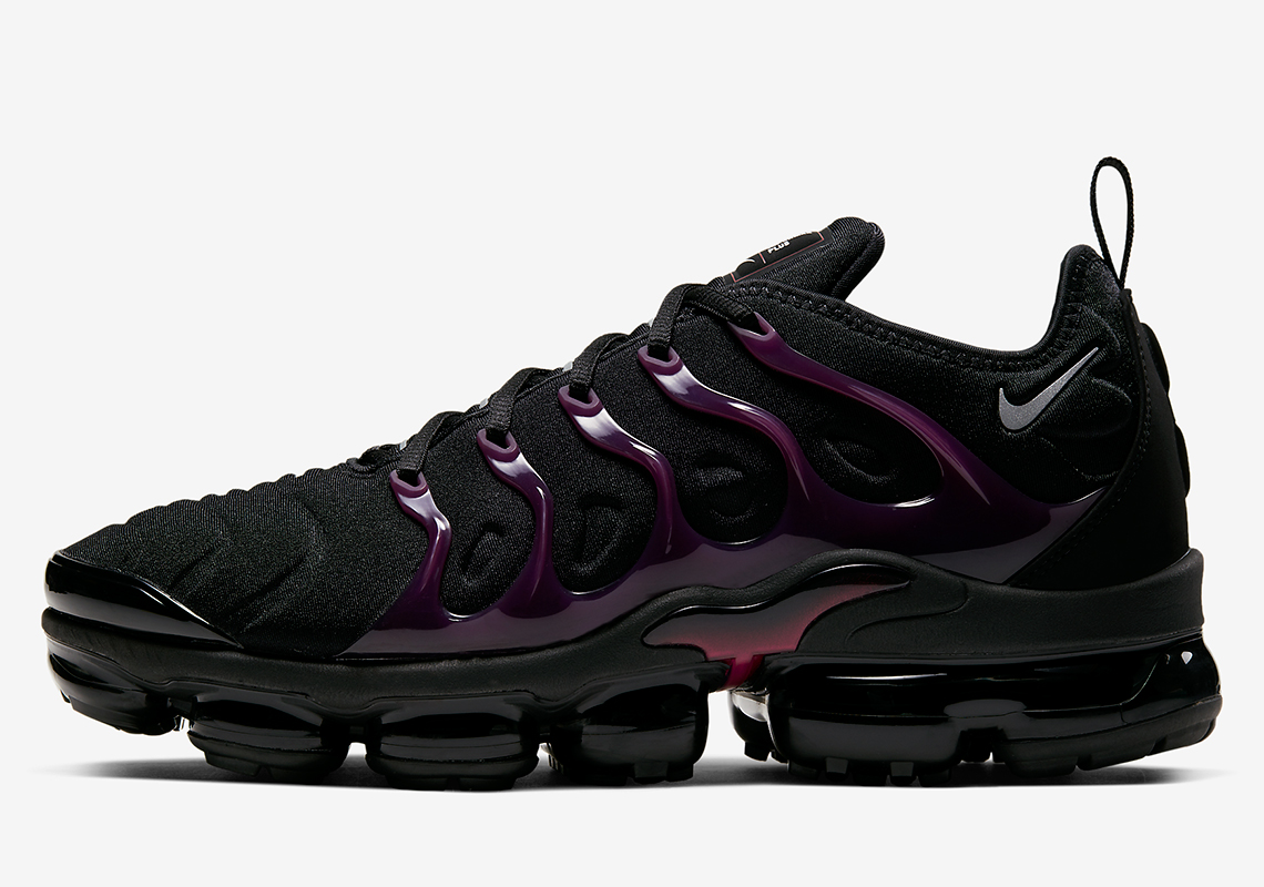 Nike Vapormax Plus Blends Black Uppers With Noble Red