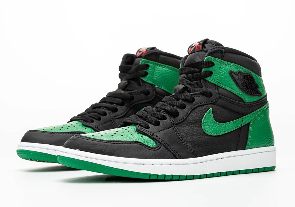 Detailed Look At The Air Jordan 1 Retro High OG "Pine Green"