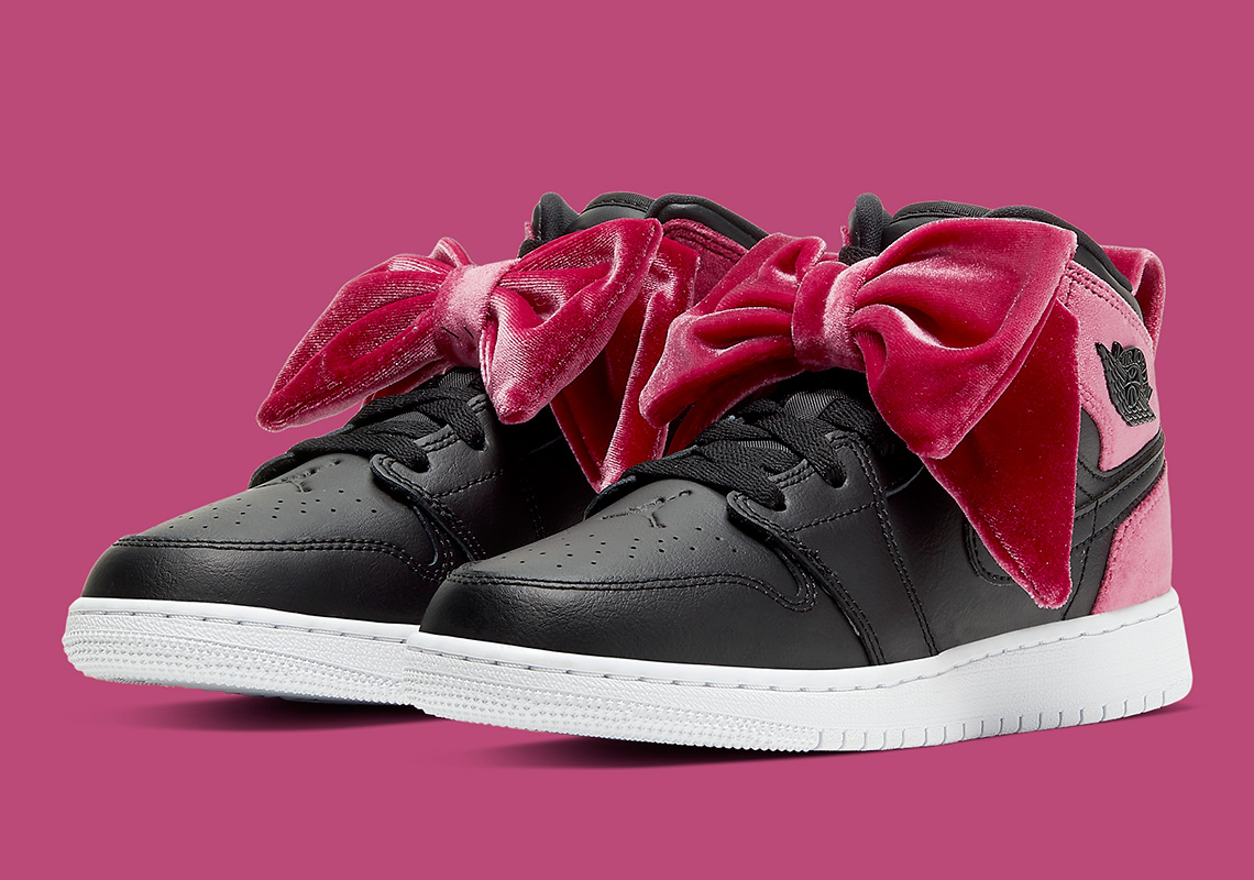 The Air Jordan 1 Mid Clips On Giant Pink Bows Exclusively For Girls