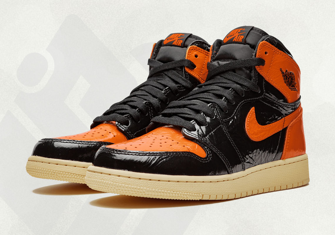 Detailed Look At The Air Jordan 1 "Shattered Backboard 3.0" In Grade School Sizes