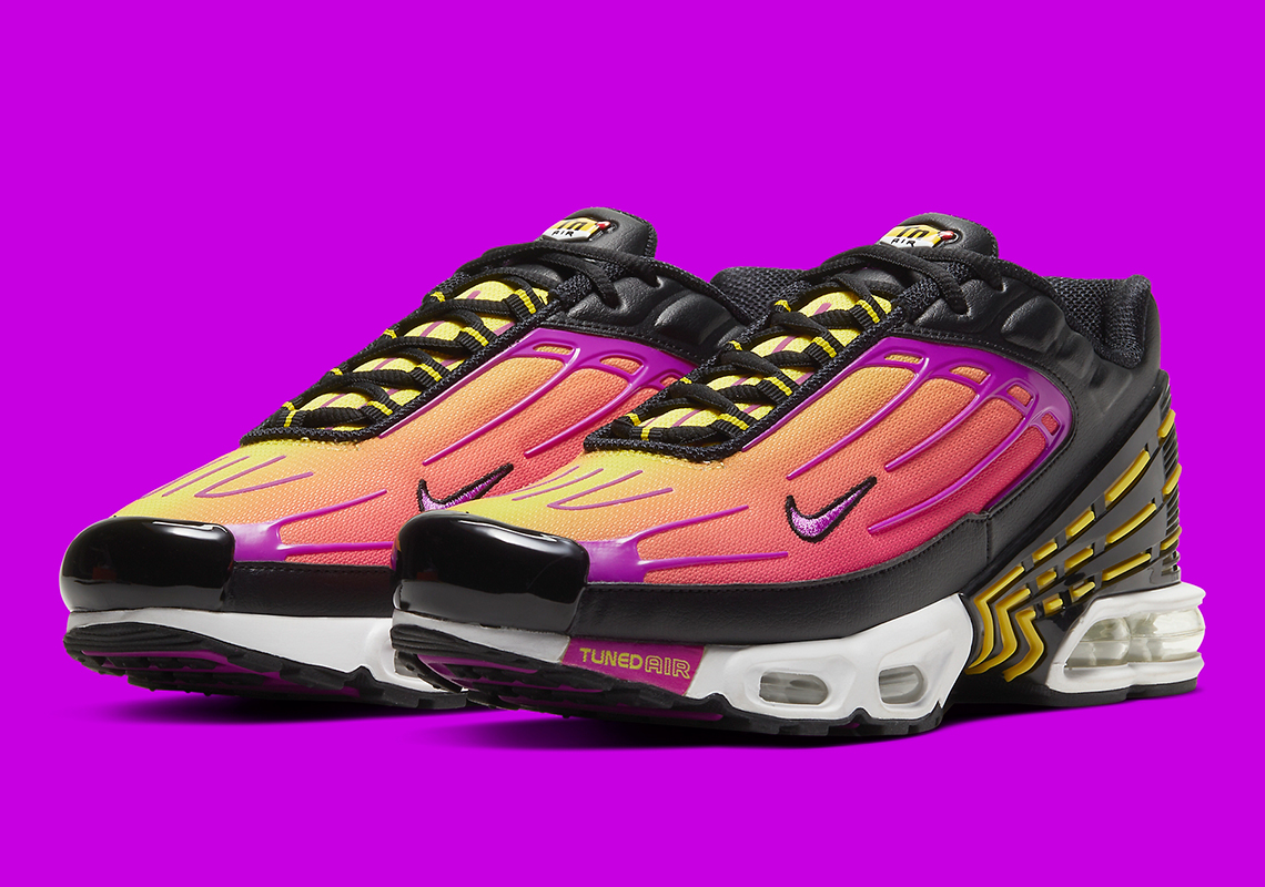 Official Images Of The Nike Air Max Plus 3 "Hyper Purple"