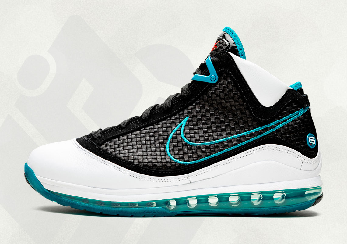 Detailed Look At The Nike LeBron 7 Retro "Red Carpet"