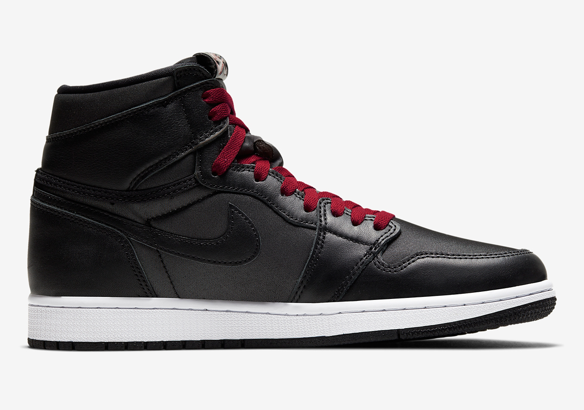 Air Jordan 1 High Black Satin 555088 060 1