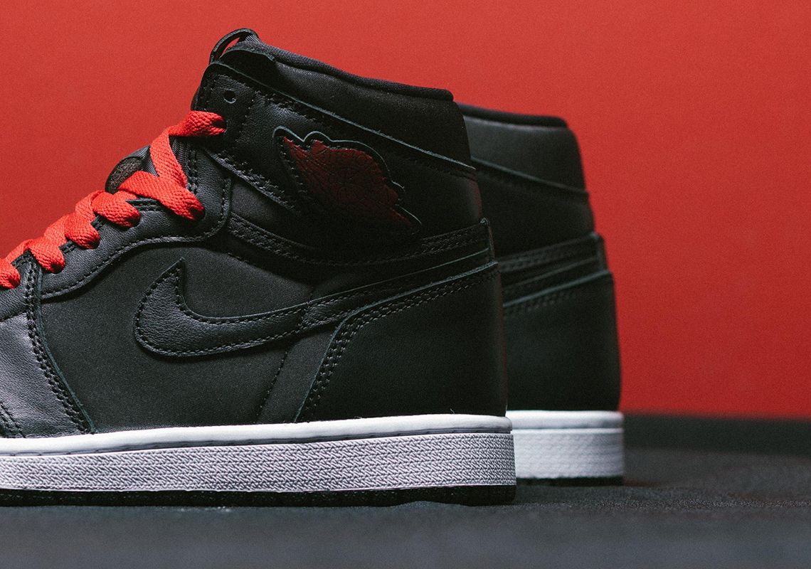 Air Jordan 1 Retro High Black Satin 555088 060 2