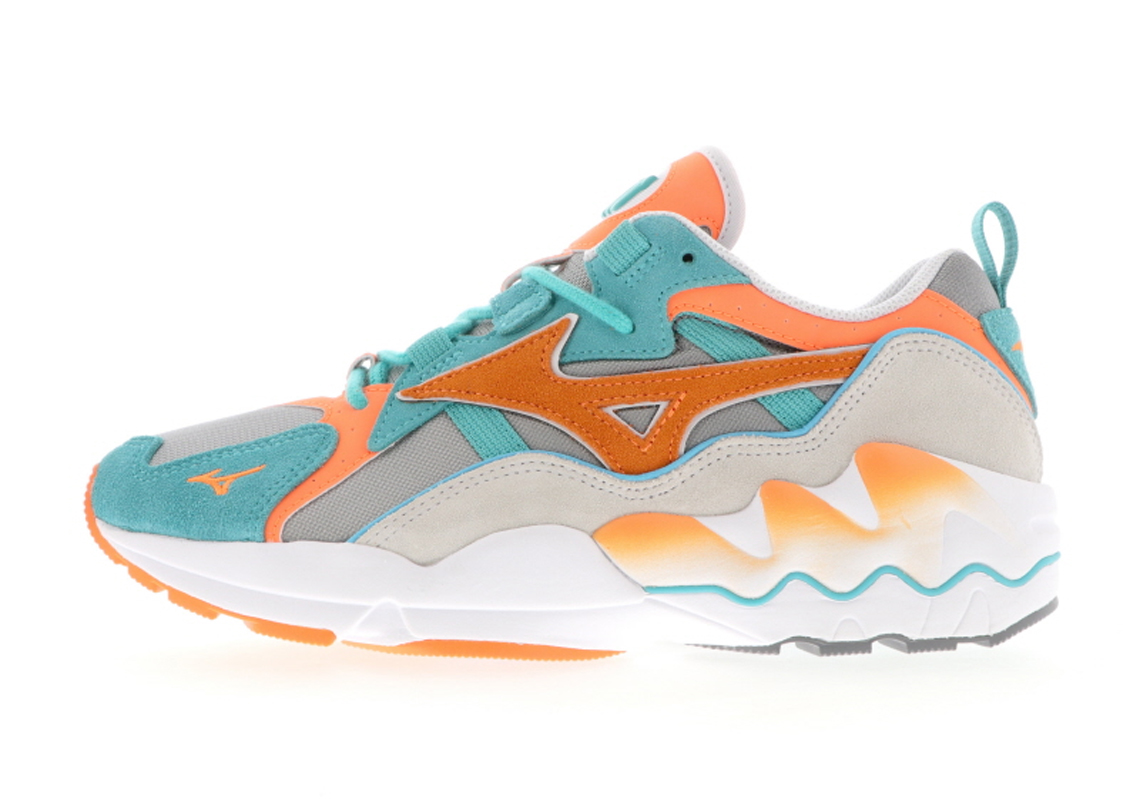 The Mizuno Wave Rider 1 Adapts Miami-Friendly Colors