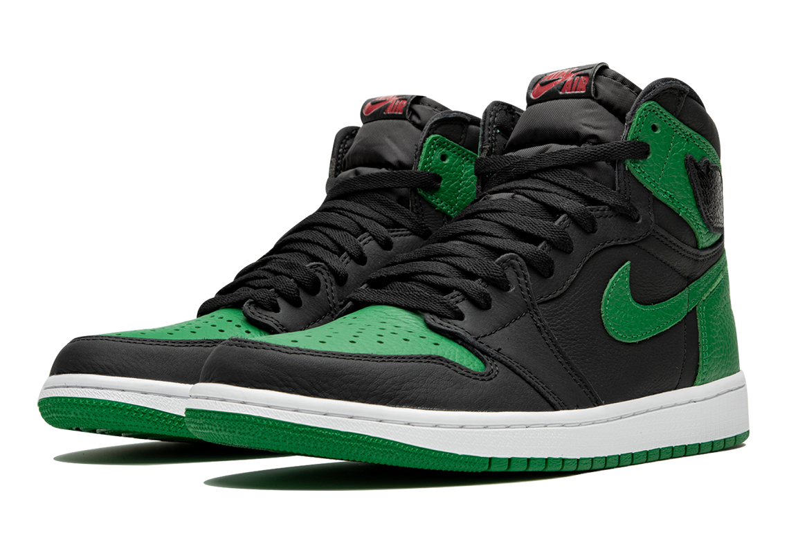 Closer Look At The Air Jordan 1 Retro High OG "Pine Green"