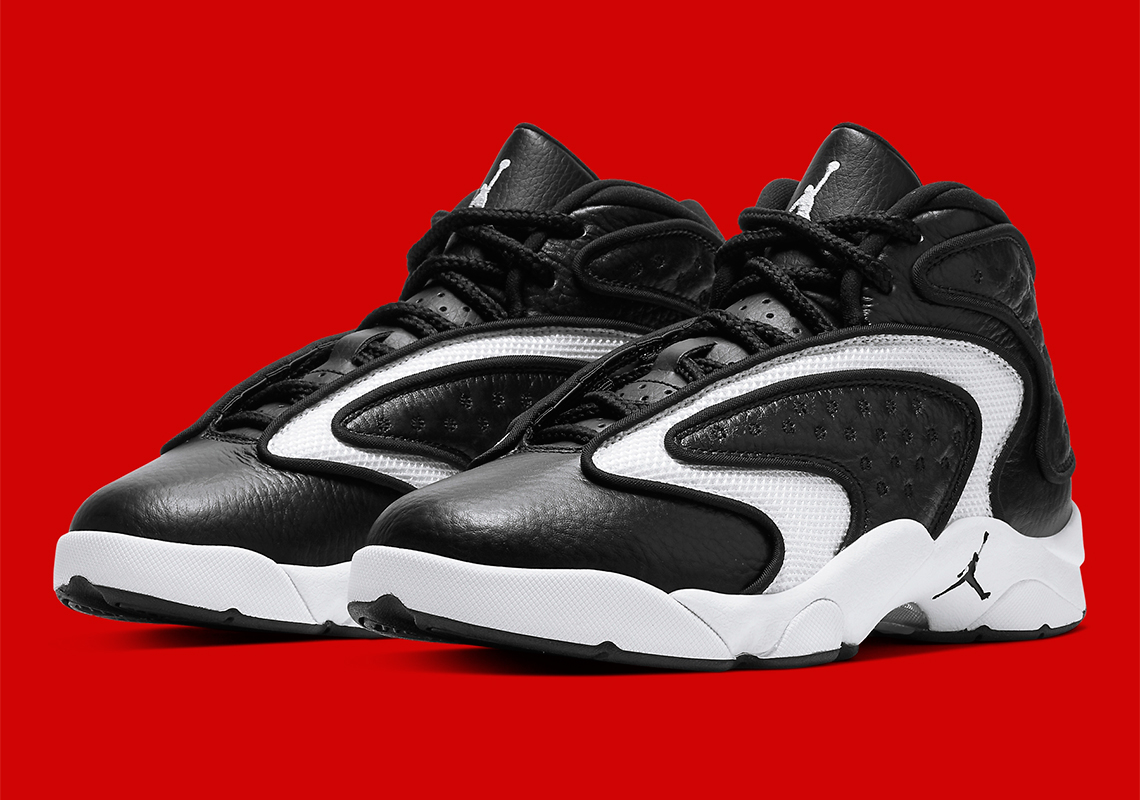 The Air Jordan Womens OG Adapts A "Black Toe" Look