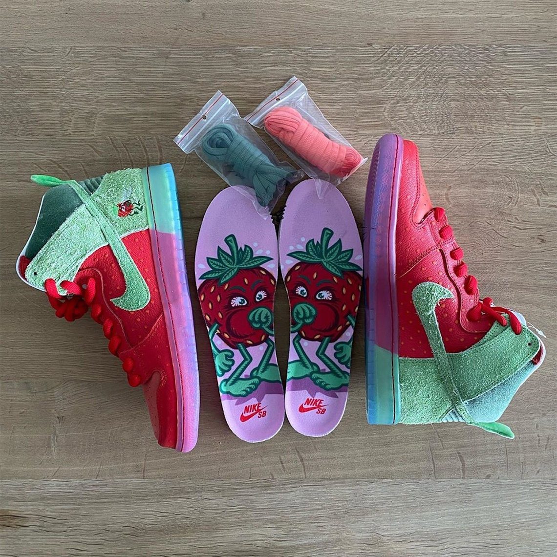 Strawberry Cough Nike Sb Dunk High 5