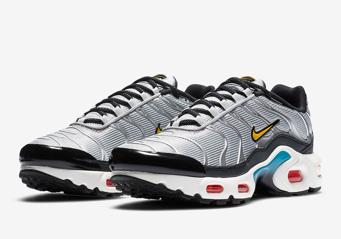 Official Images Of The Nike Air Max Plus "Sky Nike"