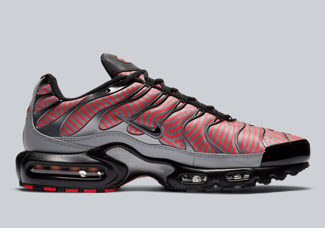 Nike Air Max Plus Euro Tour Cw7575 100 1