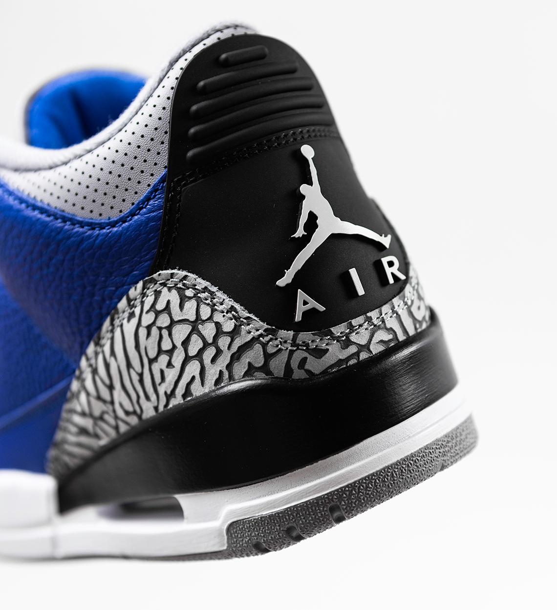 Air Jordan 3 Royal Ct8532 400 7