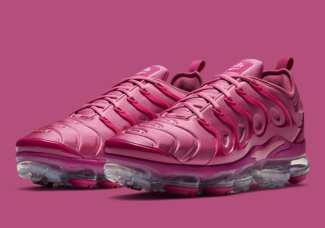 The Nike Vapormax Plus Gets A Full Berry Red Upper