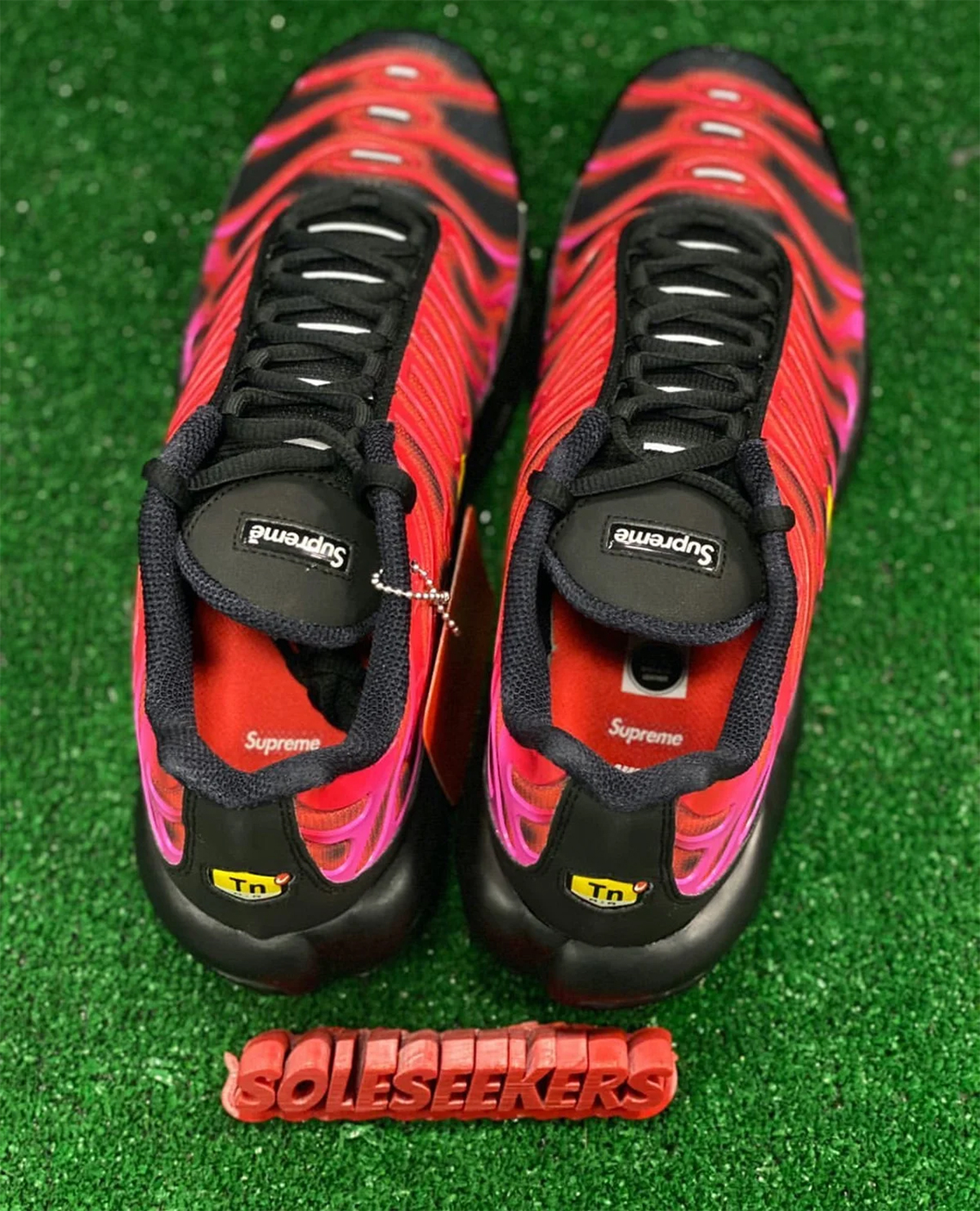 Supreme Nike Air Max Plus Da1472 600 4