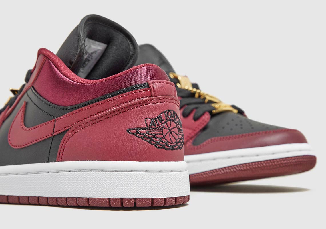 Air Jordan 1 Low Wmns Black Red 3