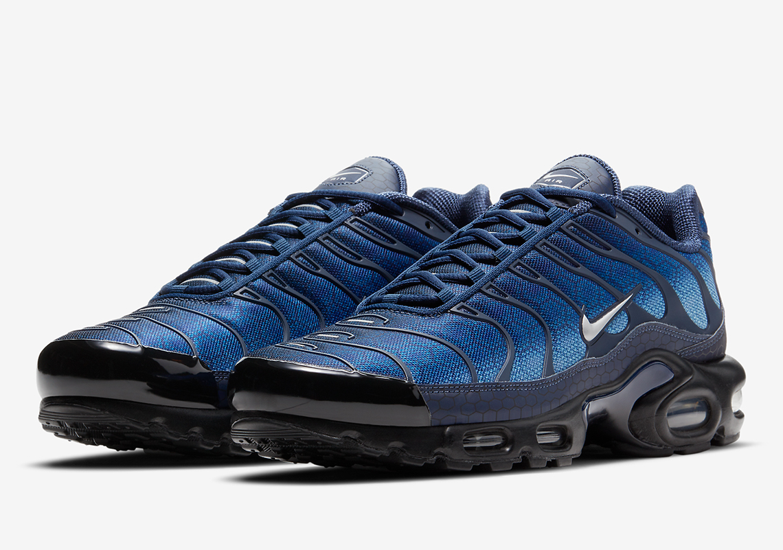 Nike Adds Honeycomb Patterns To The Air Max Plus