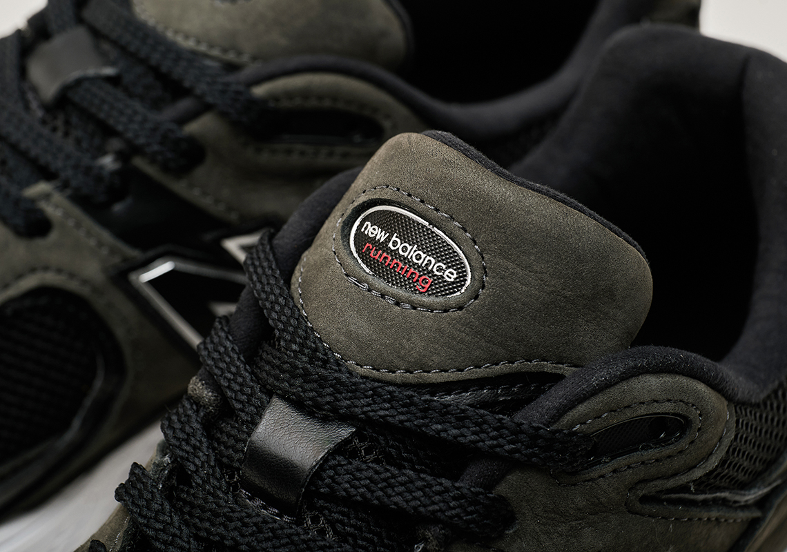 Streething New Balance 2002r Olive 4